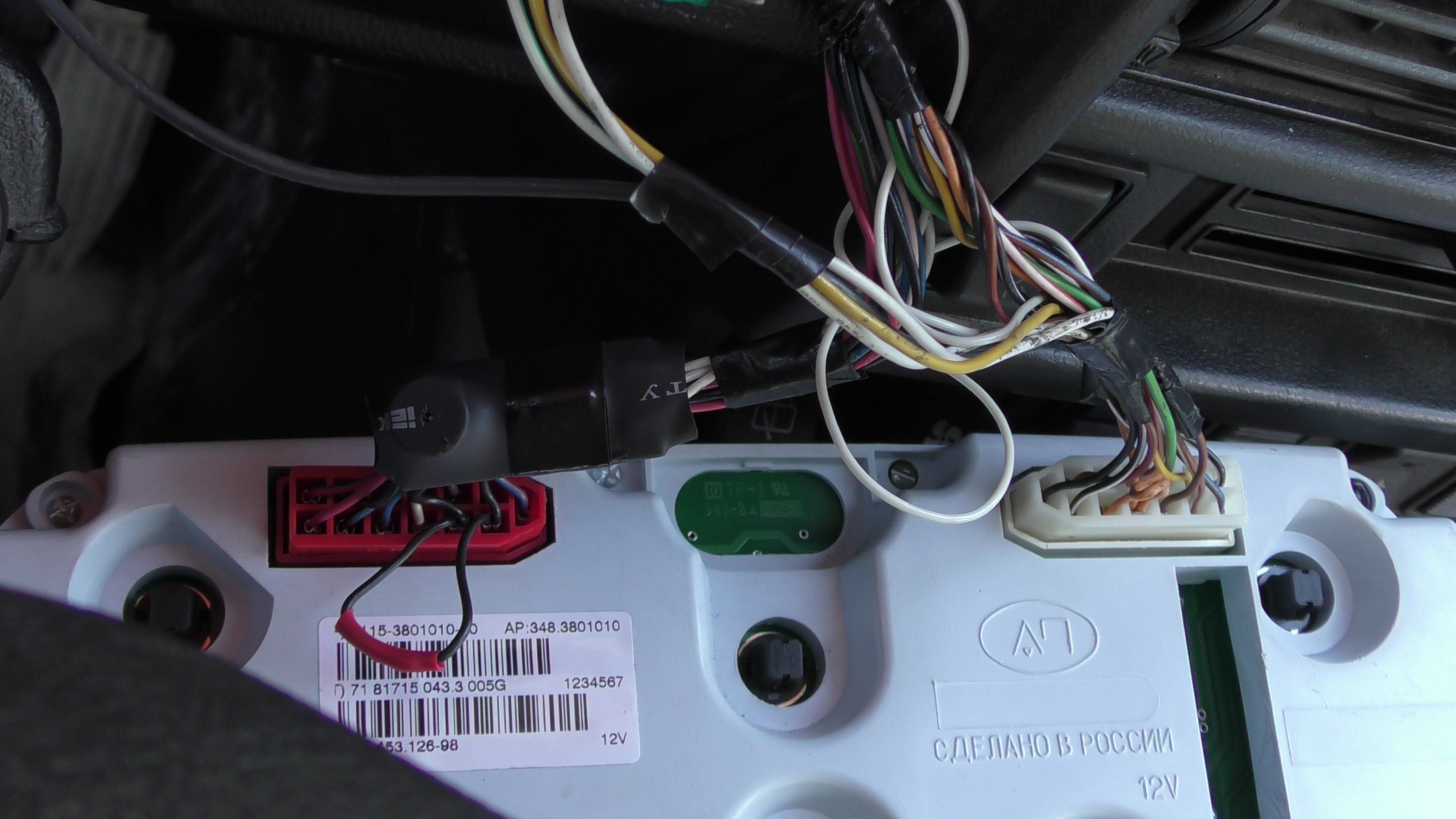 Звуковой сигнализатор ручного тормоза, установленный на автомобиле.